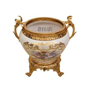 Maceta de Cerámica Blanca de Lujo con Decoración de Latón Chapado en Oro - Product Image 1