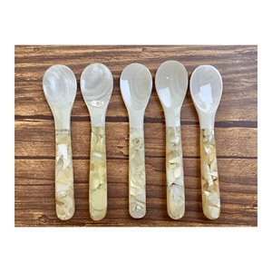 Hot Deal: Cuillère à coquillages artisanale du Vietnam Cuillère à conque avec poignée en nacre Idéal pour l'exportation de desserts Cuillère à coquillages - Product Image 3