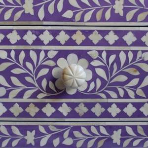 Table de cocktail moderne en fer et résine incrustée d'os, table basse artisanale pour chambre ou appartement - Product Image 3