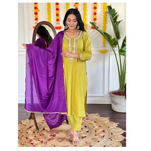 Designer indien pakistanais Salwar Kameez avec des styles traditionnels Dupatta avec une torsion moderne pour les femmes vêtements indiens fantaisie - Product Image 1