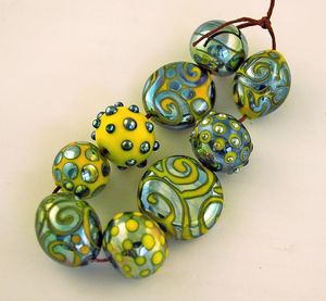 Créer un projet : Perles en résine colorées personnalisables faites à la main pour la décoration de la maison, cadeaux, anniversaires, Noël - Product Image 1