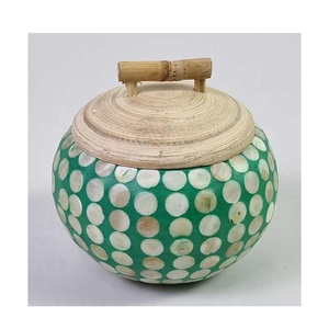 Pot de rangement chic en bambou pour noix et bonbons avec motifs en mosaïque de coquille d'œuf, décoration unique du Nouvel An lunaire et récipient traditionnel pour bonbons - Product Image 1