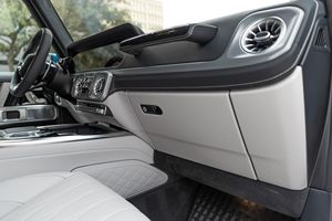 Mercedes-AMG G-63 2026, 300-400 CV, 1-25000 Millas, 577 CV, Motor V8 Biturbo, Estándar de Emisiones Euro, 5 Plazas - Product Image 6