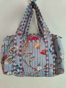 กระเป๋าเดินทางขนาดเล็กสำหรับผู้หญิง แฟชั่นทำมือ พิมพ์ลายบล็อก ตกแต่งดอกไม้ ผ้าฝ้ายเย็บติดกัน กระเป๋าช้อปปิ้ง กระเป๋าเจ้าสาว กระเป๋าชายหาด จากราชสถาน - Product Image 3