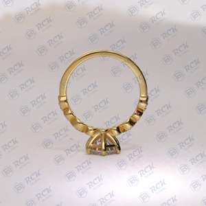 Ensemble de bagues en moissanite torsadées torsadées en plaqué or 14 carats 2.00 TCW Bijoux en diamant taillé pour femmes Idée cadeau d'anniversaire - Product Image 4