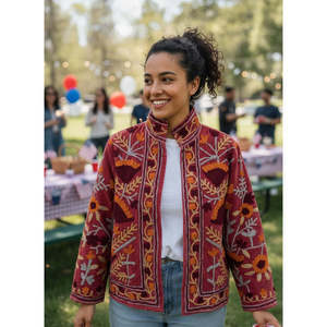 Veste bomber en satin Marigold Bloom pour l'automne, brodée de fleurs rouges ambre bordeaux, style bomber - Product Image 6