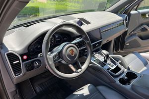 Porsche Cayenne E-Hybrid 455 ch hybride rechargeable V6, Pack Premium Plus, non modifié, modèle 2019 - Product Image 2