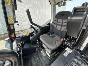 รถตักล้อยางขนาดเล็กแบบยกตั้ง JBC 300T รุ่นใหม่ คุณภาพสูง ปี 2026 - Product Image 3