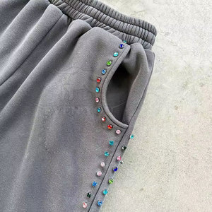 Pantalon de jogging pour homme en tissu doux avec strass fabriqué au Pakistan, taille élastique, style streetwear tendance - Product Image 3