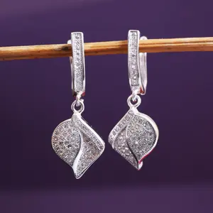 Pendientes de Cristal con Diseño de Hoja Plateada y Circonita Cúbica para Regalos de Joyería para Mujer - Product Image 2