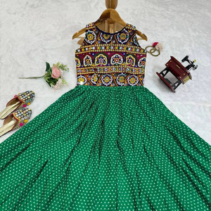 Diseñador Festival Party Wear Special Faux Georgette Chine Stitch Real Mirror Work con impresión digital Top para Navratri Festival - Product Image 1