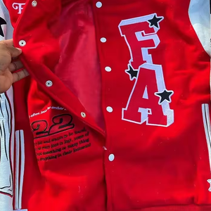 Chaqueta Universitaria Personalizada OEM con Cuello Alto, Impermeable, con Capucha, Estilo Letterman, para Hombre, con Logotipos Bordados, Transpirable - Product Image 3