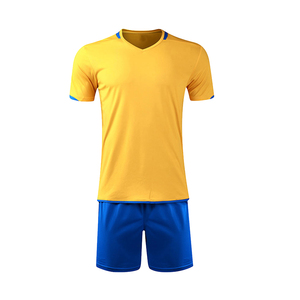 Ensemble d'uniformes de football personnalisés : Maillot et short imprimés, séchage rapide, respirant, en polyester, avec nom et lettres de l'équipe - Product Image 1