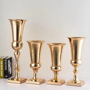 แจกันโลหะแบบพื้นฐานชิ้นตกแต่งแบบไร้กาลเวลาเหมาะสำหรับใช้ในวัดพิธีกรรมทางศาสนาและการนำเสนอทางวิญญาณของดอกไม้ - Product Image 2