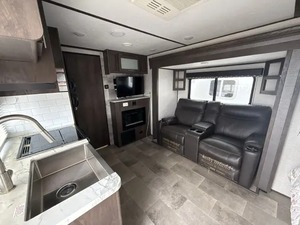 Used 2021 Coleman Coleman Light 1805RB Ready for Sale - Product Image 5