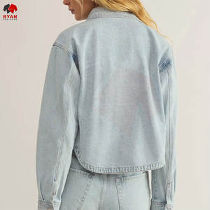 Chaqueta Vaquera de Mezclilla para Mujer de Primera Calidad con Ajuste Moderno y Material de Mezclilla de Algodón Duradero - Product Image 2