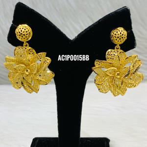 ชุดเครื่องประดับชุบทองสำหรับผู้หญิง - สร้อยคอจี้รูปดอกไม้พร้อมกล่อง สำหรับงานแต่งงานและงานปาร์ตี้ สไตล์คลาสสิก - Product Image 3