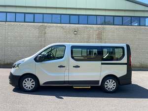 RENAULT TRAFIC Passager d'occasion LHD/RHD 2020 - Product Image 3