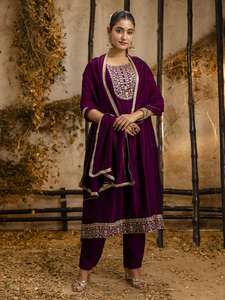 ชุดอนาร์กาลีผ้าไหมผสมปักลายสำหรับผู้หญิงสมัยใหม่ พร้อมกางเกงและผ้าคลุมไหล่ สำหรับงานเทศกาลและงานเฉลิมฉลอง จำหน่ายในปริมาณมาก - Product Image 4