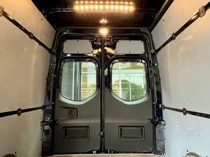 Bleu Métallique 2024 Mercede-s Ben-z Sprinte-r-(Pre-owned-Excellent état) avec Sièges Chauffants Roues en Acier - Product Image 4