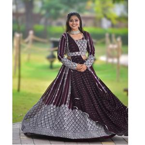 Élégant ensemble Fox Georgette Lehenga Choli avec broderie lourde et filet Dupatta pour mariages, réceptions et occasions festives - Product Image 1