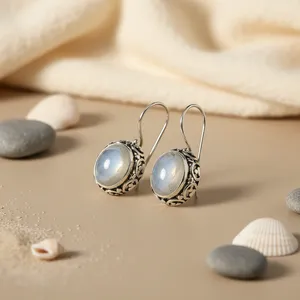 Pendientes Colgantes de Plata 925 con Baño de Oro, Perla Ovalada y Diamantes - Ideales para Bodas y Fiestas - Product Image 1