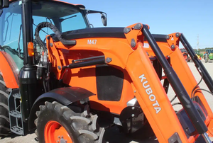 Tracteur agricole M6-101 d'occasion en excellente condition - Product Image 2