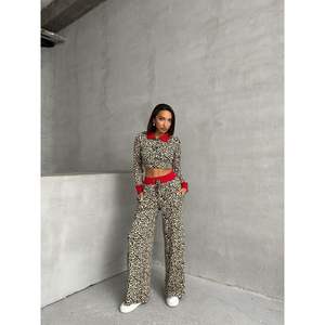 T-shirt Polo Yaka pour femmes, combinaison et combishort élégants - Product Image 6