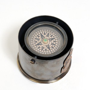 Brújula de Tambor para Exhibición en el Hogar, Oficina o Educación (10.2Lx7.6Wx1.5H cm) - Product Image 2