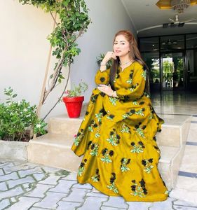 Costumes readymade pakistanais lenin 2-pc Costumes avec Block Print Sharara readymade pour les femmes Designer imprimé lenin Costumes - Product Image 2