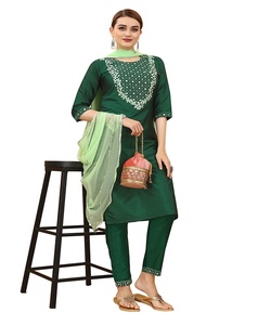 Charme contemporain: robe pour femmes-styles modernes imprégnés de confort, idéal pour des transitions sans effort du jour au soir - Product Image 1