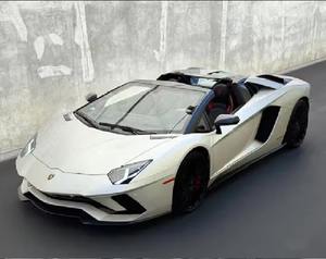 Lamborghini Aventador S Roadster 2019 d'occasion en excellent état, faible kilométrage, disponible en conduite à gauche et à droite - Product Image 1