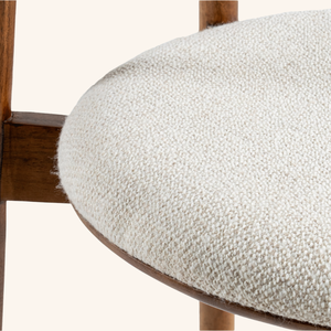 Silla de Comedor Elara de Madera Maciza, Diseño Escandinavo Moderno, Tapizada en Poliéster, Duradera y Ergonómica para Uso Doméstico y Comercial - Product Image 5