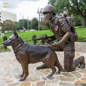 Statue militaire de soldat et de chien en bronze Sculpture commémorative extérieure pour la décoration de parc public - Product Image 3
