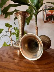 Jarrón Largo y Delgado de Lujo con Grabado, Acabado Dorado, Perfecto para Centro de Mesa, Decoración de Sala de Estar y Regalos, Procedente de la India - Product Image 3