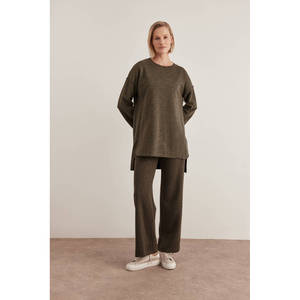 Pantalones Cargo de Lona Color Caqui, Corte Ancho y Cintura Media - Product Image 1