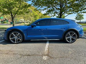 2022 Proc-she Tay-cam 4 Crox Turismo Wagon con Techo Solar, Faros Delanteros, Cámara Trasera 360, Asientos Eléctricos - Product Image 3