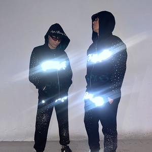 Personalizado diseño reflectante bordado Logo Jogger traje chándales espacio algodón sudaderas con capucha y pantalones de chándal conjunto Rhinestone chándal hombres - Product Image 2
