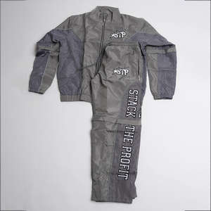 Ensemble de survêtement réfléchissant en nylon uni coupe classique pour homme, style streetwear hiver, avec veste coupe-vent personnalisée - Product Image 4