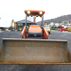 Pour tracteur sub-compact 4x4 de 75 CV avec chargeur frontal et arrière haute capacité, type roue, composants de boîte de vitesses et de roulement moteur - Product Image 2