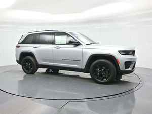 Grand Cherokee Altitude X AWD 2025 USADO, Automático, Cuero Oscuro, Volante a la Izquierda, Llantas de Aleación de Aluminio R17, ACC, en Buenas Condiciones, Listo para Conducir - Product Image 2