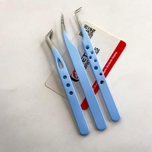 Pince à épiler professionnelle en acier inoxydable pour extensions de cils, design creux multi-trous, bleu clair, pour volume, anti-magnétique, anti-statique, 10 mm - Product Image 1