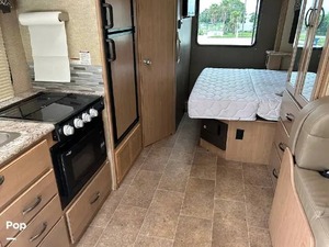 รถบ้านเคลื่อนที่รุ่น T-h-o-r Motor Coach C-h-a-t-e-a-u 24BL ปี 2019 พร้อมเครื่องปรับอากาศมาตรฐานยูโร 6 สำหรับ 4-6 คน - Product Image 4