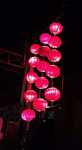 Farol de Seda de Color Brillante, Seda de Poliéster con Soporte Metálico para Decoración de Festivales, de Vietnam, con Aspecto Asiático Auténtico de Hoi An - Product Image 4