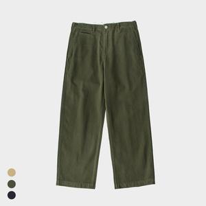 Pantalon cargo droit vert en sergé de coton confortable, extensible, à devant plat, pour le sport - Product Image 1