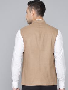 Gilet beige pour homme le plus vendu pour les mariages, les tenues de bureau, les réunions d'affaires et les uniformes d'entreprise, disponible au meilleur prix - Product Image 4