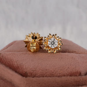 Pendientes de diamantes de oro de 10KT personalizados con forma de flor de diamante cultivado en laboratorio de corte redondo para mujer con nuevo diseño personalizado de moda - Product Image 5