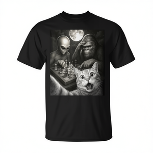 T-Shirt Promozionale con Gatto Giocando a Scacchi con Alieni e Bigfoot - Product Image 2