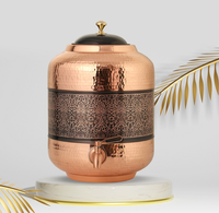 Pot de réservoir d'eau en cuivre avec designer imprimé Pichet à verres de forme ronde Prix de gros Pot à boire en métal
