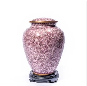 Belle et intemporelle urne de crémation blanche pour adultes pour les cendres humaines-Cette grande urne élégante en émail nacré et nickel I - Product Image 1